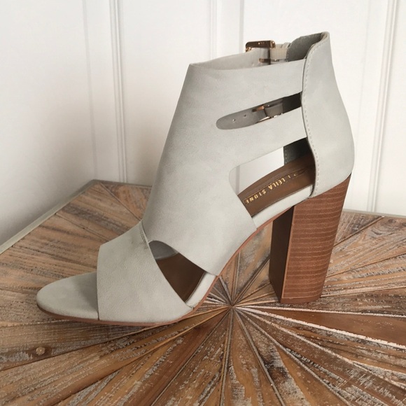 NIB Leila Stone Dove Grey Faux Suede Heels Size 10 - Picture 7 of 10